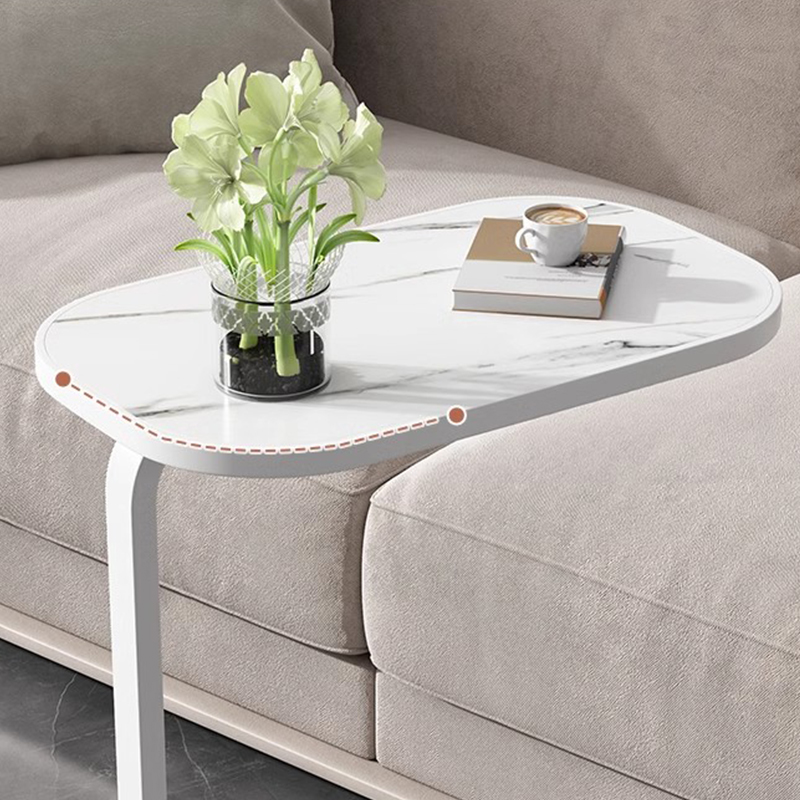 Meja kopi sampingan sofa