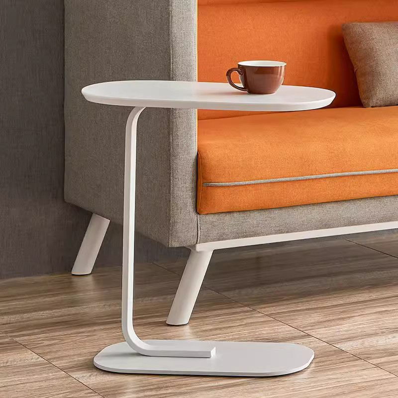 Meja kopi sampingan sofa