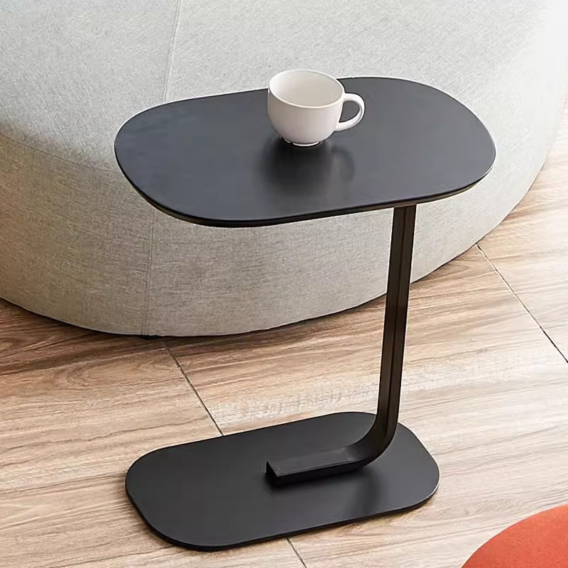 Meja kopi sampingan sofa